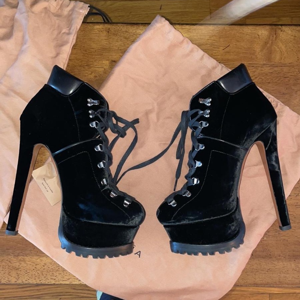 Alaia Black velvet Lace Up Boots Size 36.5